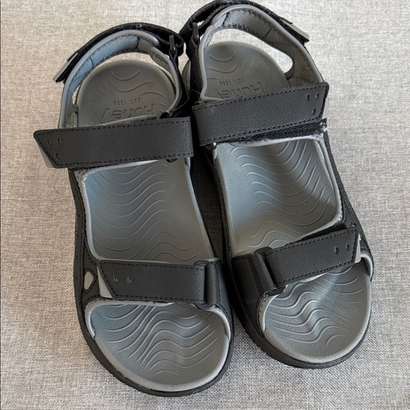 Hurley Men’s Black and Gray Sandals - Picture 2 of 7